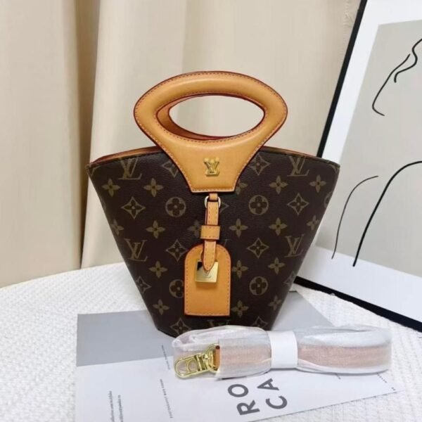 شنطة DIOR  بالوان مختلفة