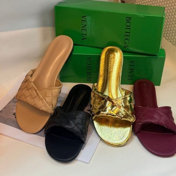 سليبر نسائي من BOTTECA