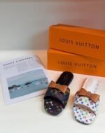 سليبر نسائي من LOUIS