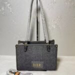شنطة DIOR  بالوان مختلفة