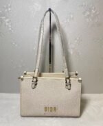 ⁦شنطة DIOR  بالوان مختلفة⁩ - الصورة ⁦2⁩