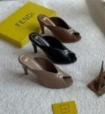 سليبر نسائي كعب